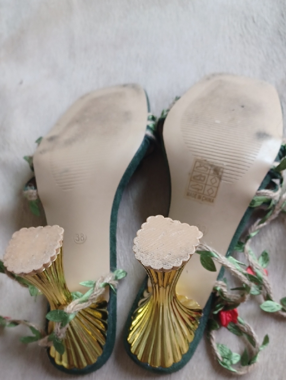Floral Motive Super Cute Heeled Sandals - Picture 7 of 9